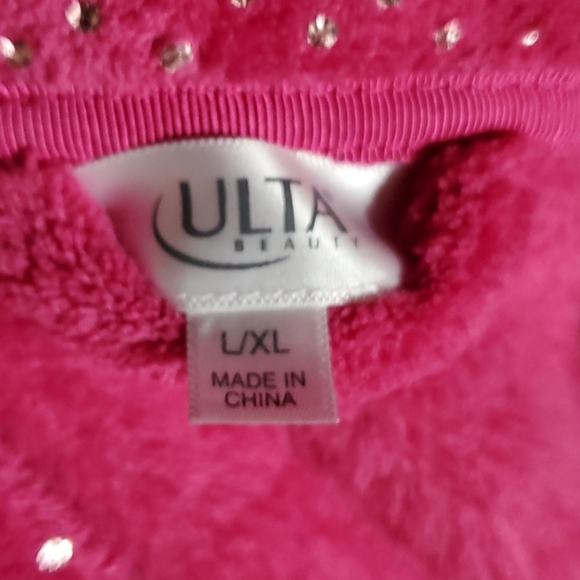 Ulta Robe - Picture 2 of 2